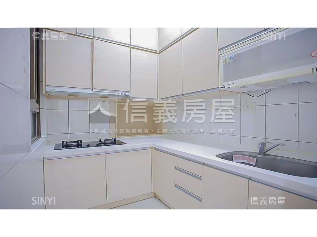 專任１１期震後大面寬別墅房屋室內格局與周邊環境