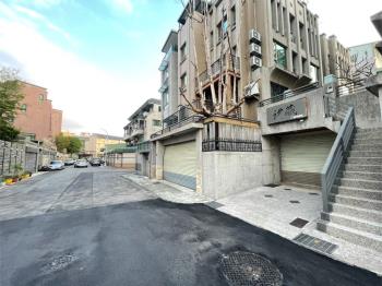 專任１１期震後大面寬別墅