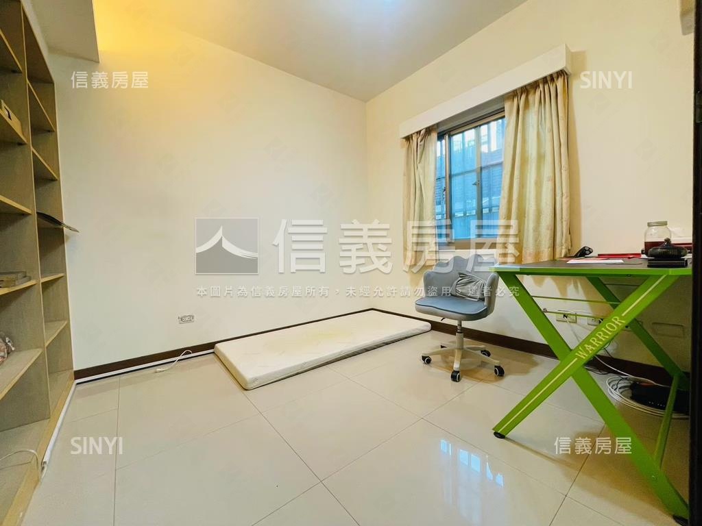 華揚天下四房車位房屋室內格局與周邊環境