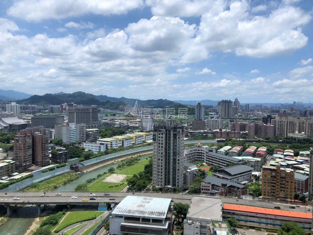 天際ＳＫＹ高樓河景＋車位房屋室內格局與周邊環境