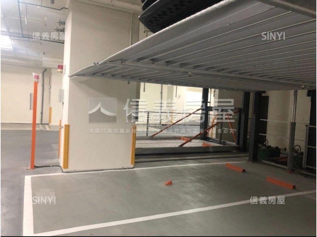 天際ＳＫＹ高樓河景＋車位房屋室內格局與周邊環境