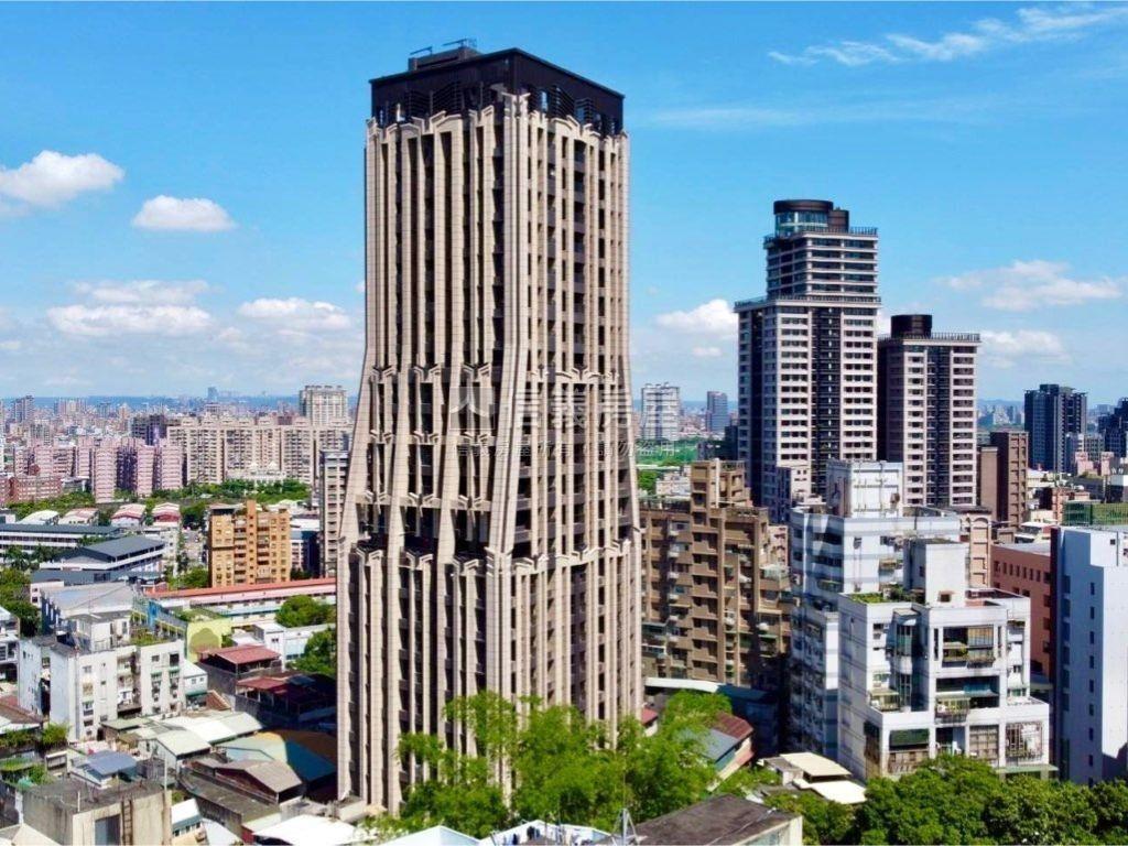 天際ＳＫＹ高樓河景＋車位房屋室內格局與周邊環境