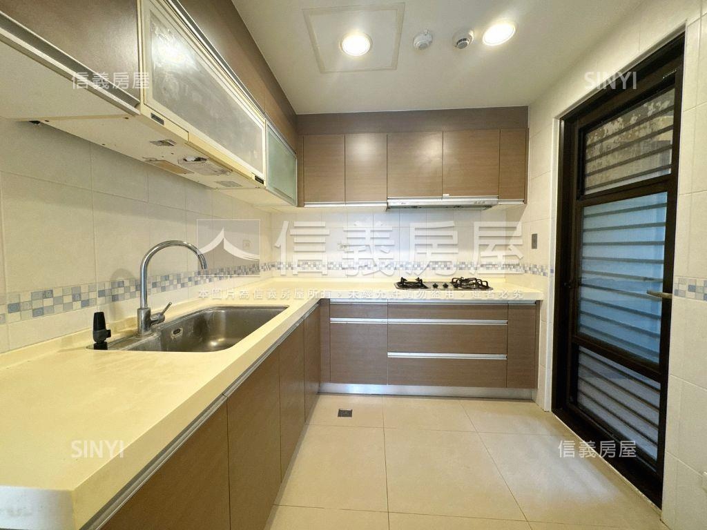 未來家稀有邊間裝潢三房房屋室內格局與周邊環境