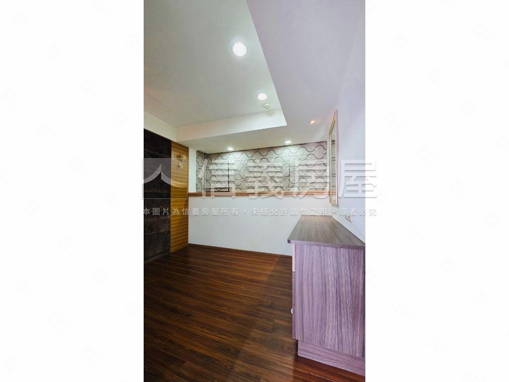 中正＿景觀三房帶車位房屋室內格局與周邊環境