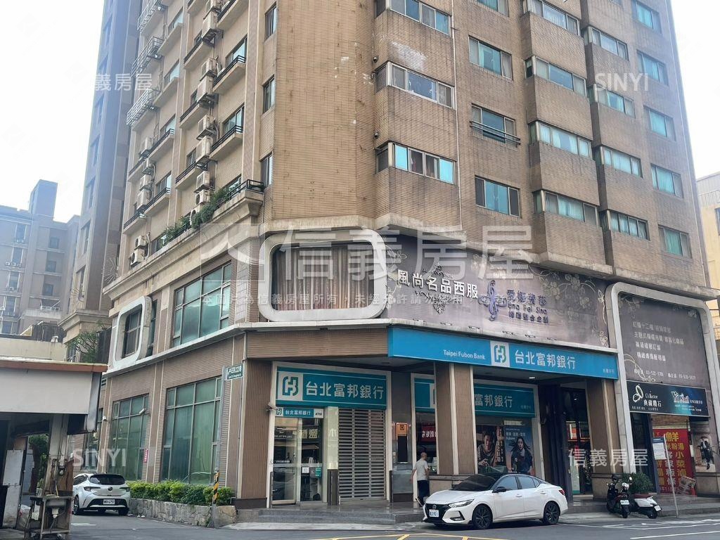 專任市區華揚三房平面車位房屋室內格局與周邊環境