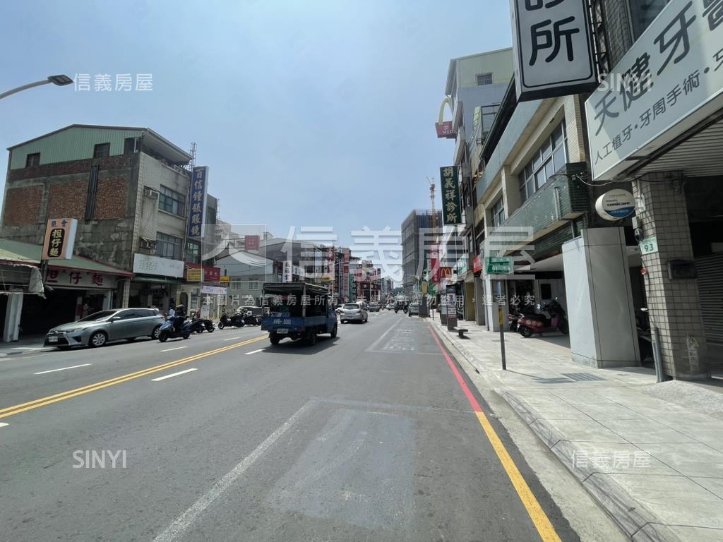 左營大路吃市金透店房屋室內格局與周邊環境