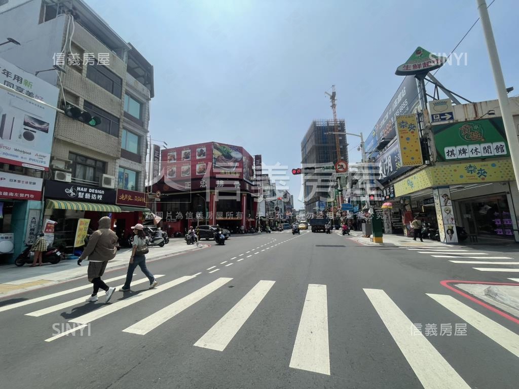 左營大路吃市金透店房屋室內格局與周邊環境