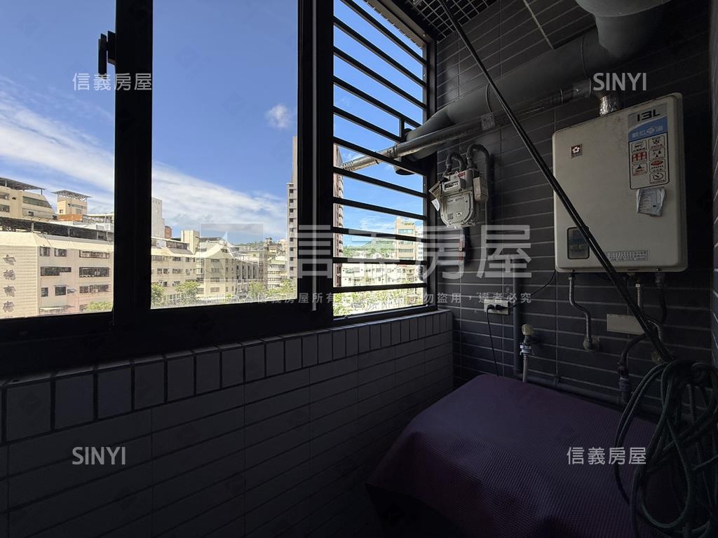 鹽埕星愛河２＋１房車位房屋室內格局與周邊環境