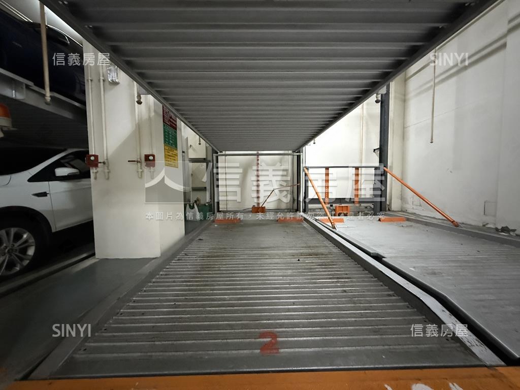 鹽埕星愛河２＋１房車位房屋室內格局與周邊環境