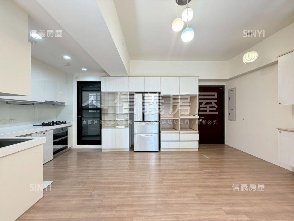 高峰會三房雙車位房屋室內格局與周邊環境