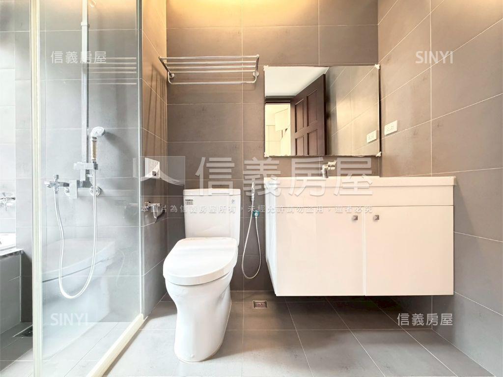 高峰會三房雙車位房屋室內格局與周邊環境