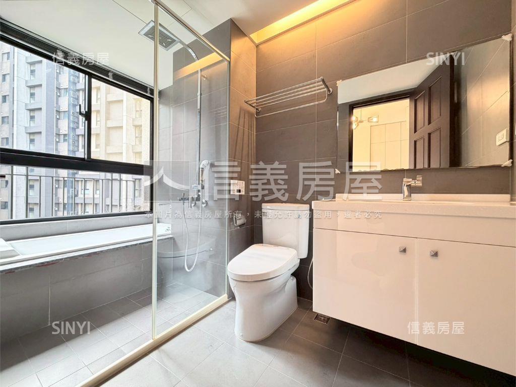 高峰會三房雙車位房屋室內格局與周邊環境