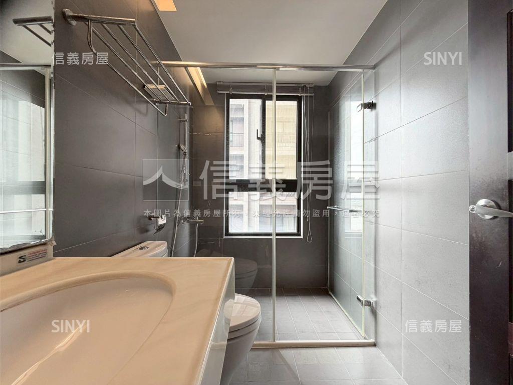 高峰會三房雙車位房屋室內格局與周邊環境