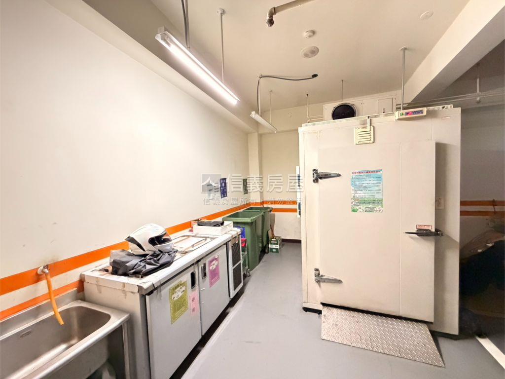 春秋二館稀有大兩房車位房屋室內格局與周邊環境