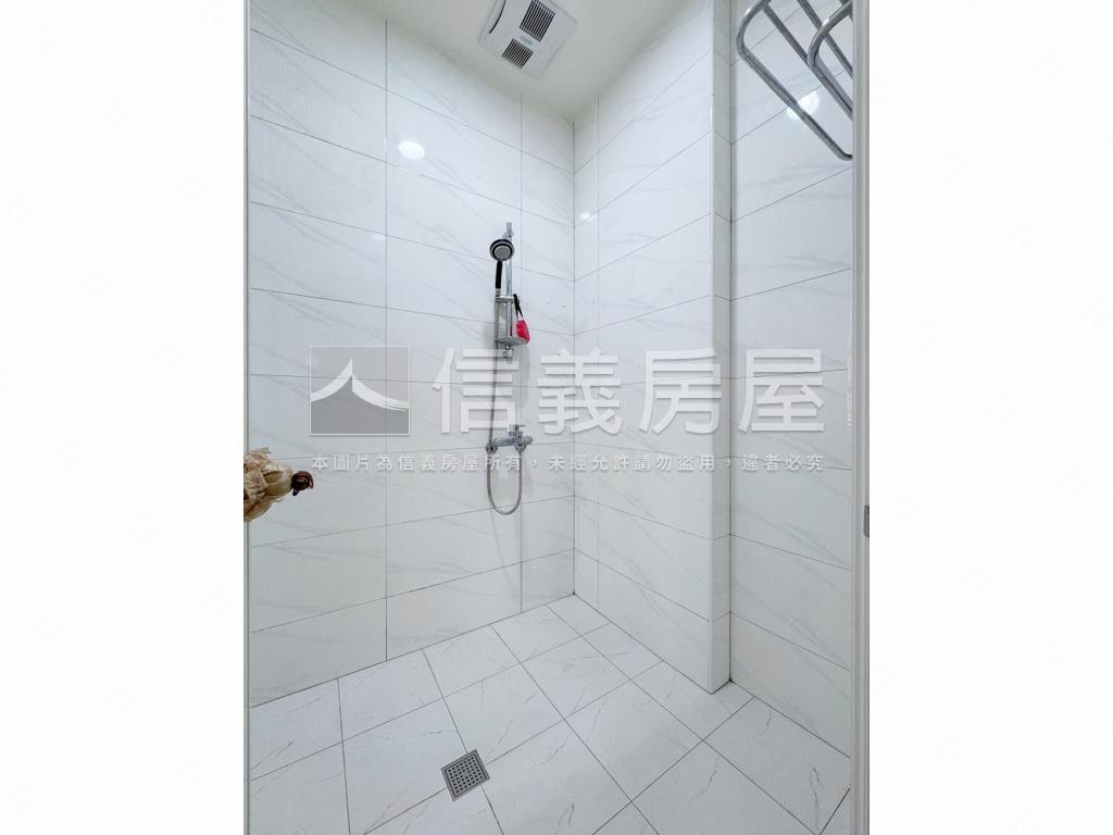 挑高舒適美妝方正兩房房屋室內格局與周邊環境