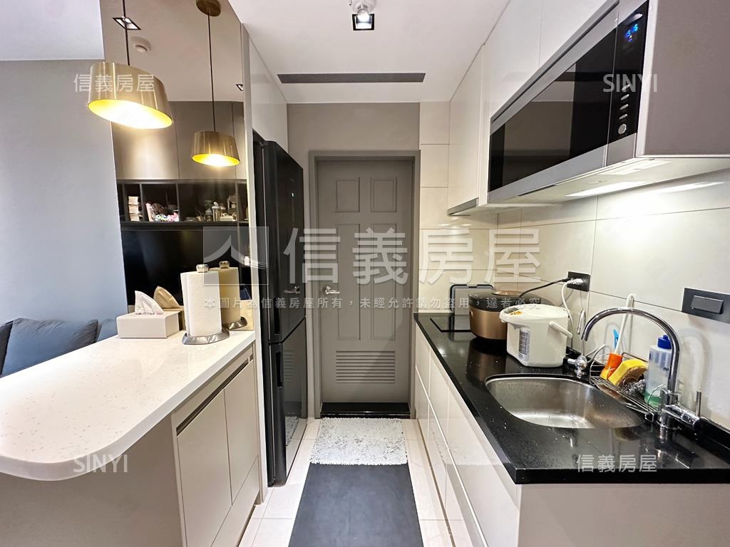 低調奢華豪景套房車位房屋室內格局與周邊環境