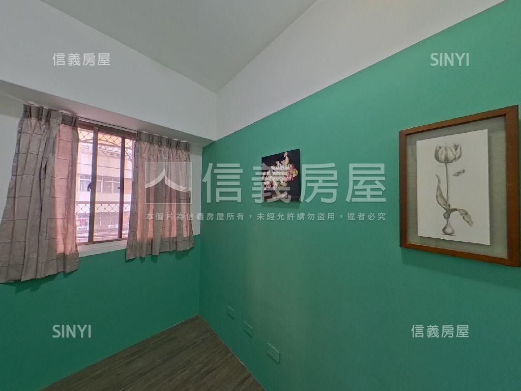 稀有低總價大坪數平面車位房屋室內格局與周邊環境