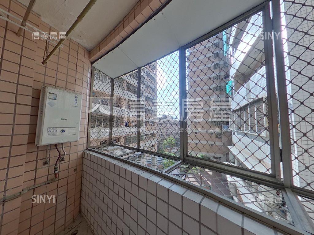 稀有低總價大坪數平面車位房屋室內格局與周邊環境