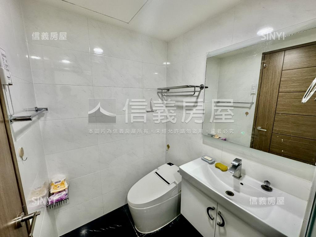 遠眺和煦二房坡平車位房屋室內格局與周邊環境