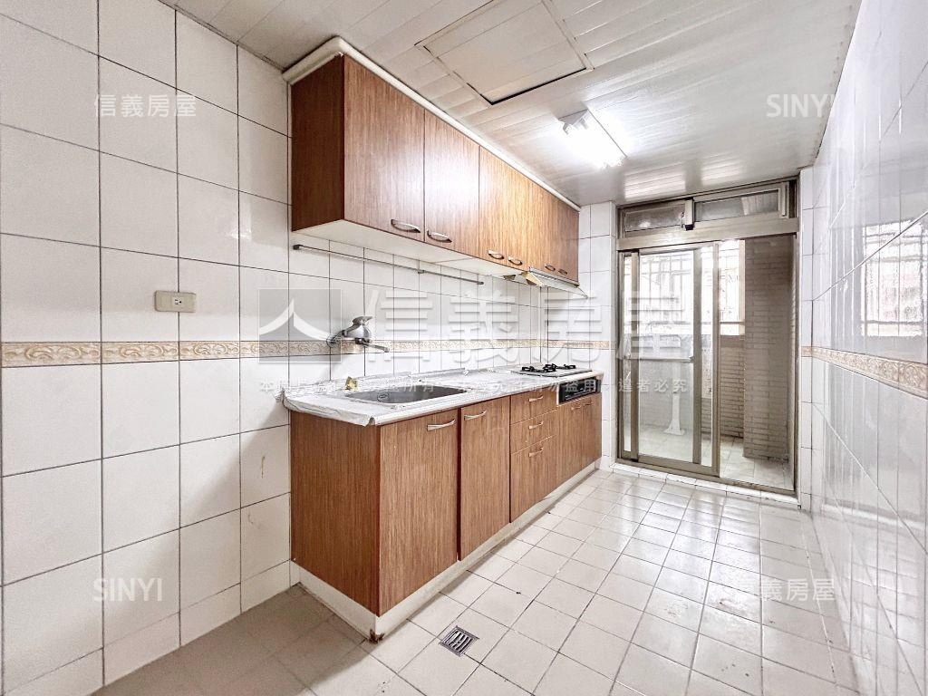 陸光高樓三房車位房屋室內格局與周邊環境