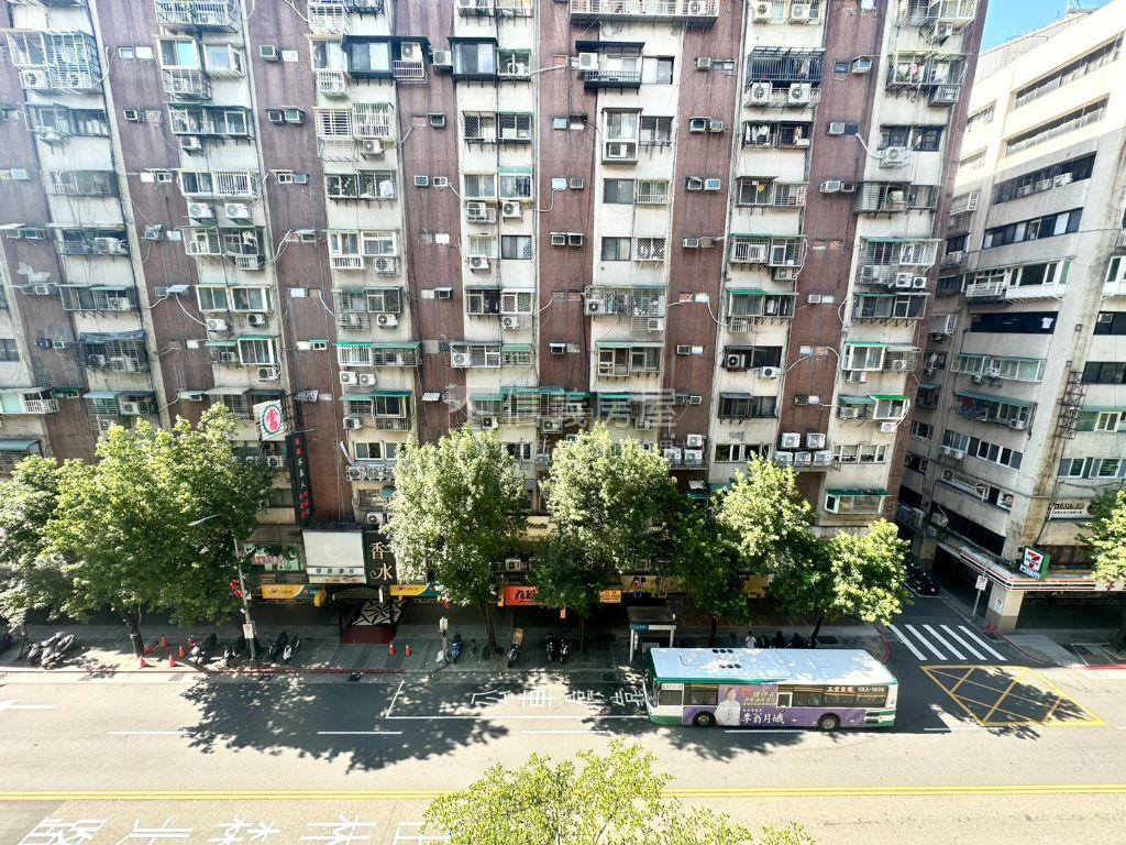 瑞豐國賓邊間電梯三房美宅房屋室內格局與周邊環境