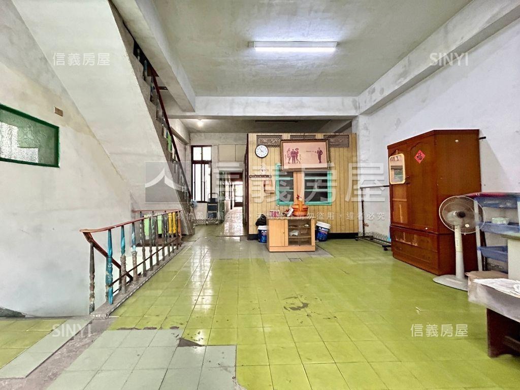 銀行旁角間透天金店房屋室內格局與周邊環境