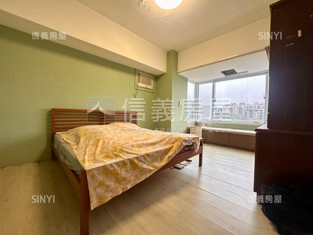 巴賽隆納裝潢四房附坡平車房屋室內格局與周邊環境