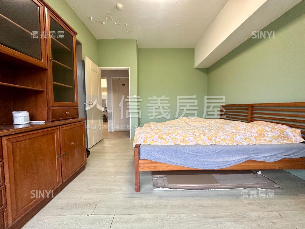 巴賽隆納裝潢四房附坡平車房屋室內格局與周邊環境