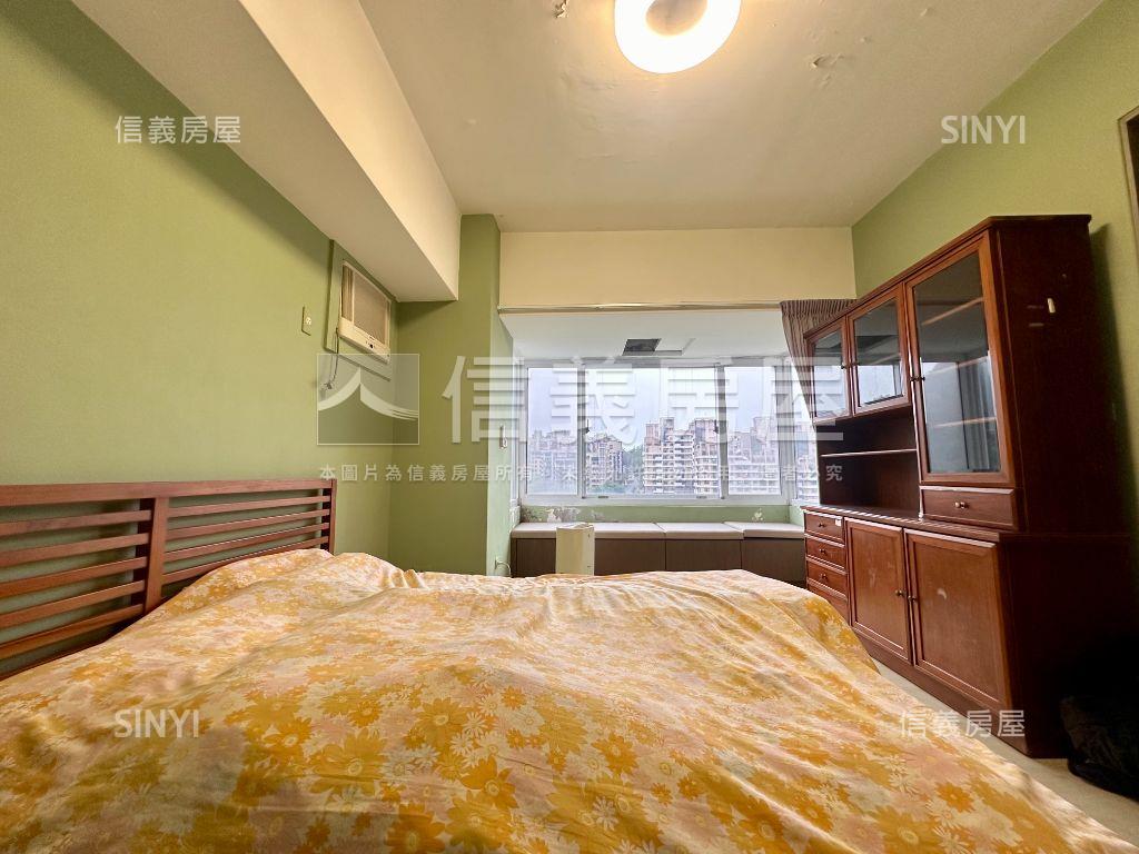 巴賽隆納裝潢四房附坡平車房屋室內格局與周邊環境