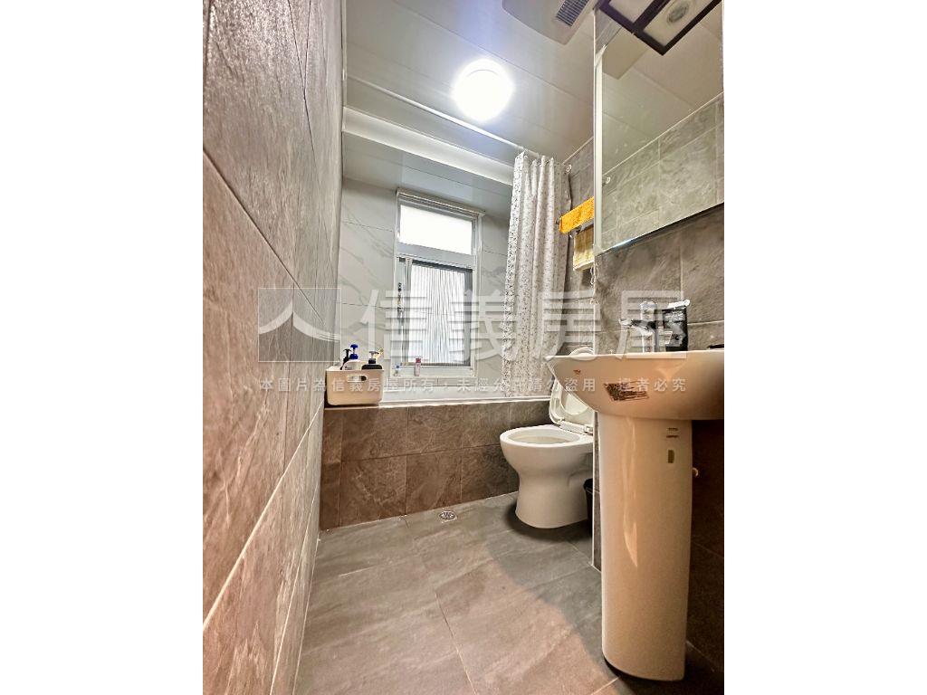 巴賽隆納裝潢四房附坡平車房屋室內格局與周邊環境