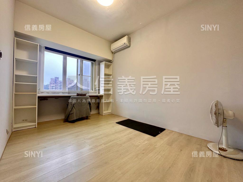 巴賽隆納裝潢四房附坡平車房屋室內格局與周邊環境