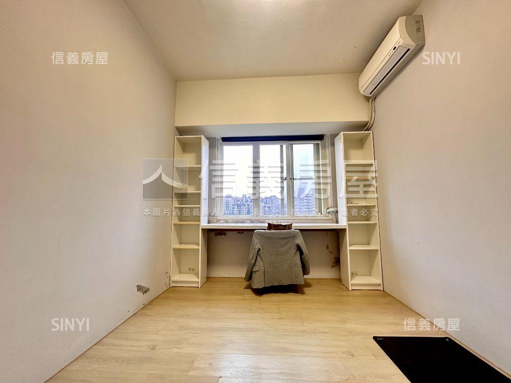 巴賽隆納裝潢四房附坡平車房屋室內格局與周邊環境