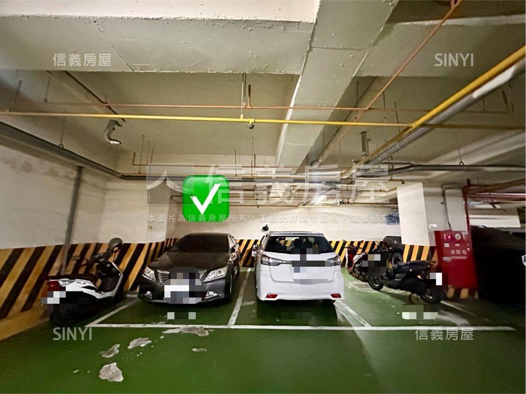 巴賽隆納裝潢四房附坡平車房屋室內格局與周邊環境