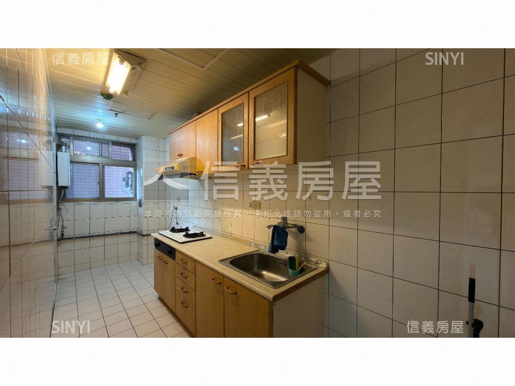 康寧１＋１小資宅帶車位房屋室內格局與周邊環境