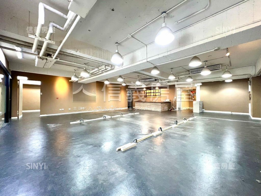 玻璃帷幕純辦大樓房屋室內格局與周邊環境