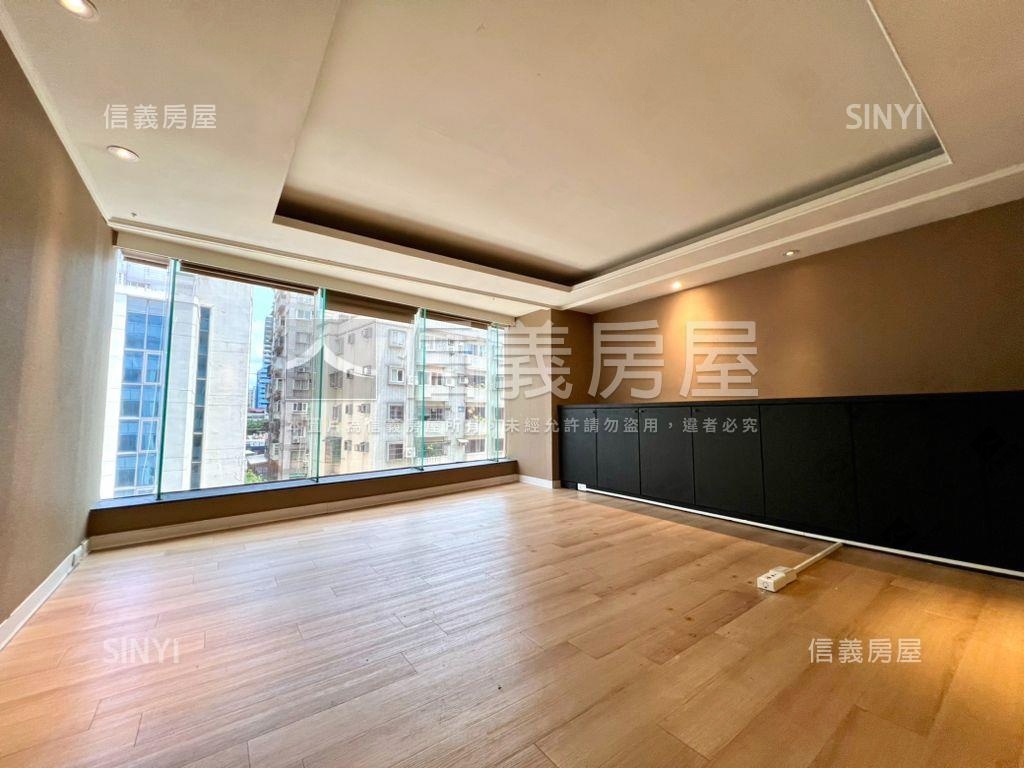 玻璃帷幕純辦大樓房屋室內格局與周邊環境