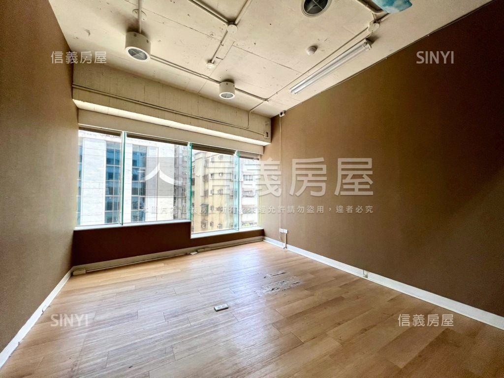 玻璃帷幕純辦大樓房屋室內格局與周邊環境