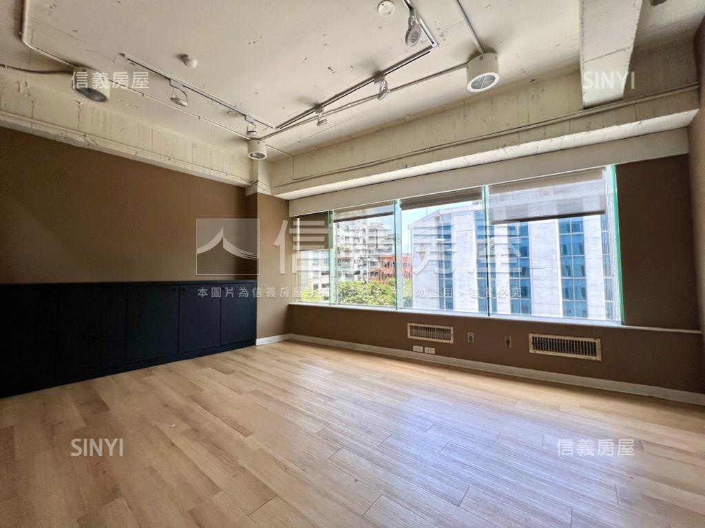 玻璃帷幕純辦大樓房屋室內格局與周邊環境