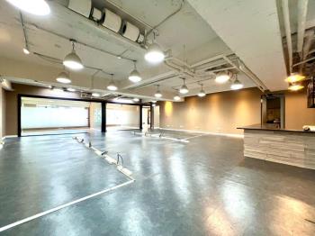 玻璃帷幕純辦大樓