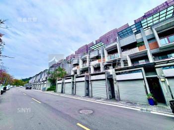 北屯臨路透天方便停車