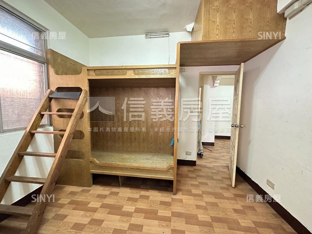 京華城旁邊間大一樓房屋室內格局與周邊環境