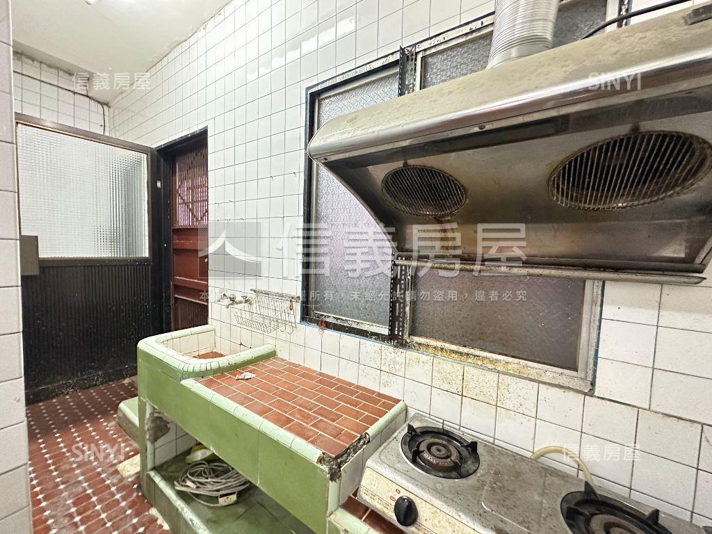 京華城旁邊間大一樓房屋室內格局與周邊環境