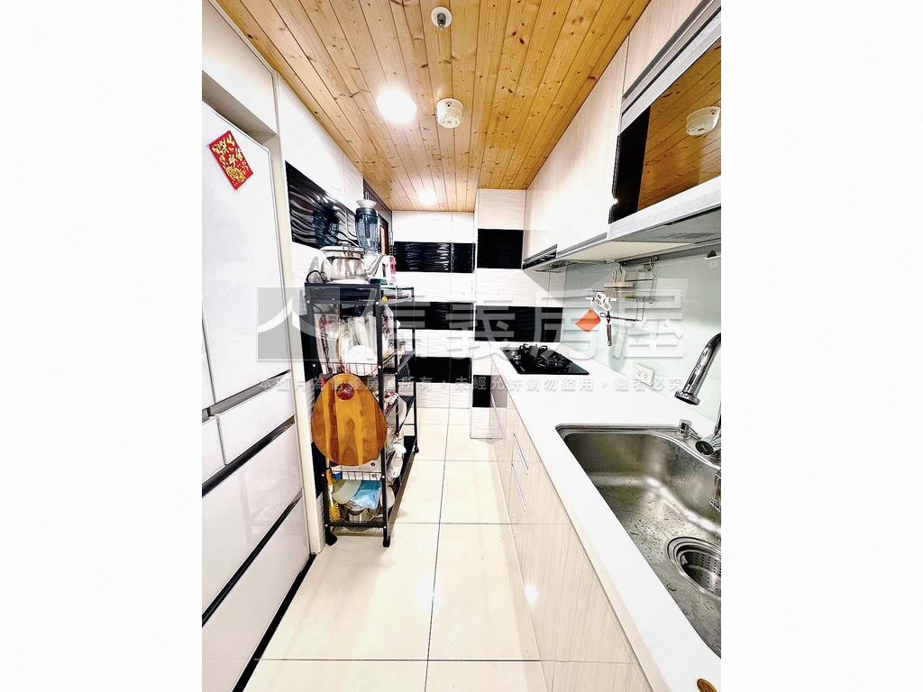 捷運躍境邊間高樓三房車位房屋室內格局與周邊環境