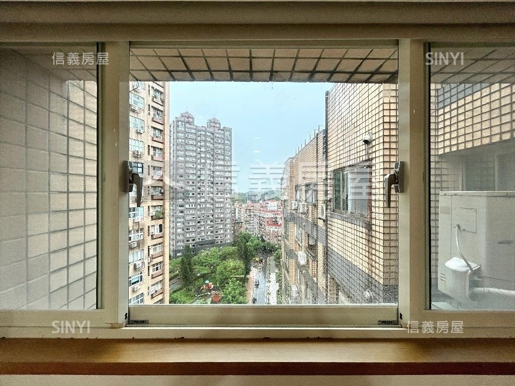 稀有星雲低總電梯平面２房房屋室內格局與周邊環境