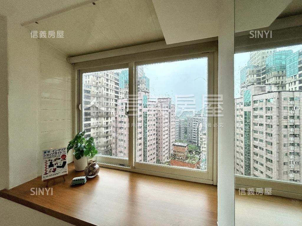 稀有星雲低總電梯平面２房房屋室內格局與周邊環境