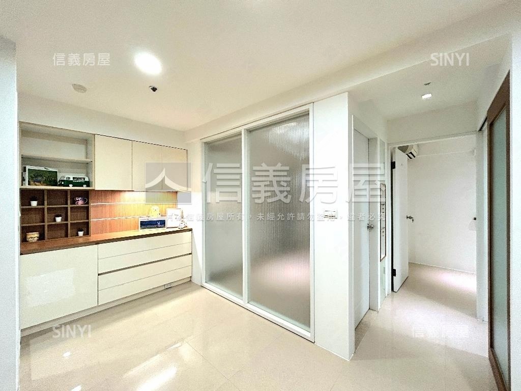 稀有星雲低總電梯平面２房房屋室內格局與周邊環境