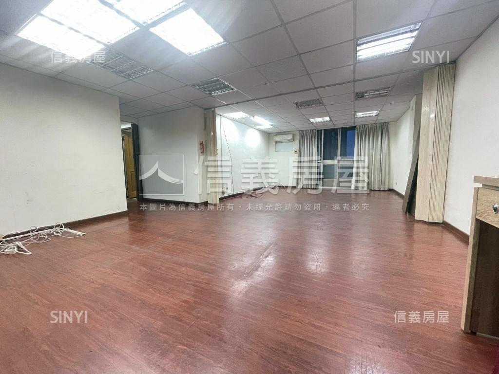 近輕軌３房全衛開窗屋況佳房屋室內格局與周邊環境