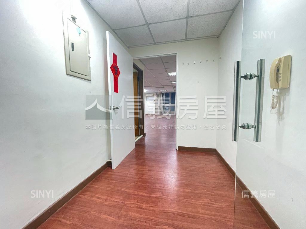 近輕軌３房全衛開窗屋況佳房屋室內格局與周邊環境
