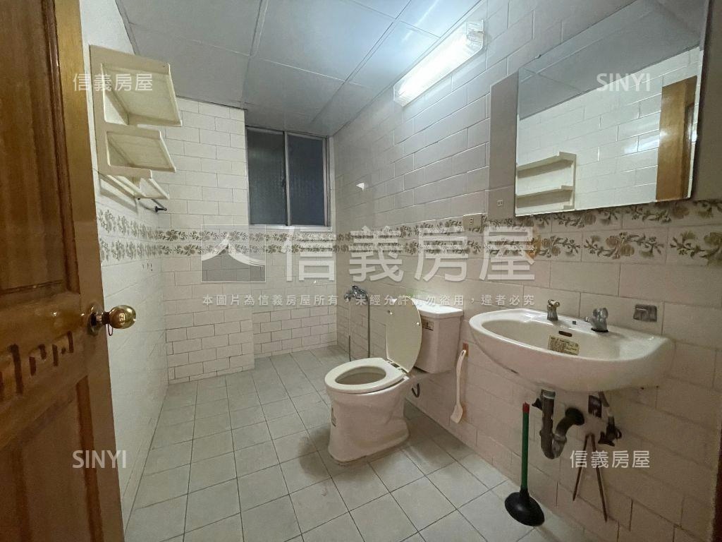 近輕軌３房全衛開窗屋況佳房屋室內格局與周邊環境
