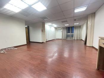 近輕軌３房全衛開窗屋況佳